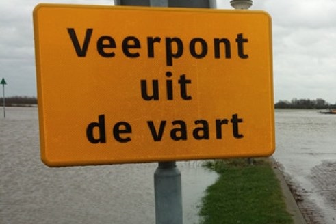 Veerpont_uit_de_vaart.jpg